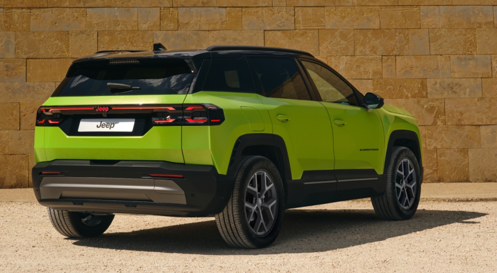 Rear of the new Jeep Compass in the colour Hawaii; Jeep car new model