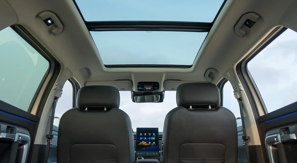 The New JAECOO 7 Petrol panoramic sunroof; New JAECOO 7 Petrol interior