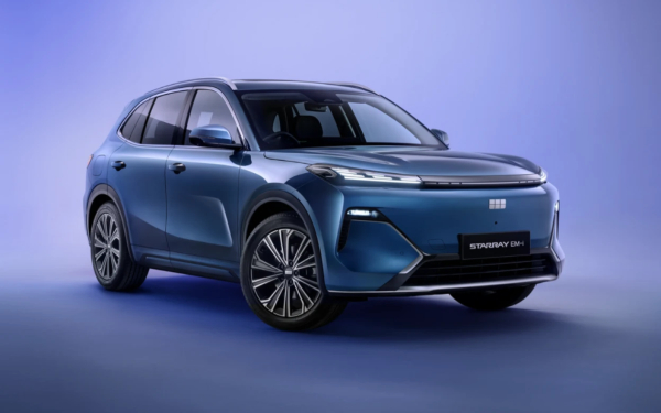 Front three-quarter view of the Geely Starray EM-i.