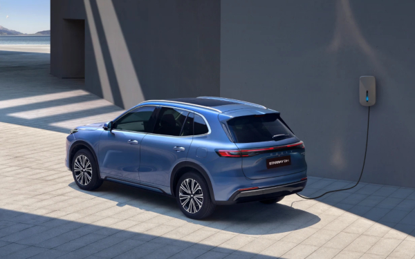 Rear three-quarter view of the Geely Starray EM-i.