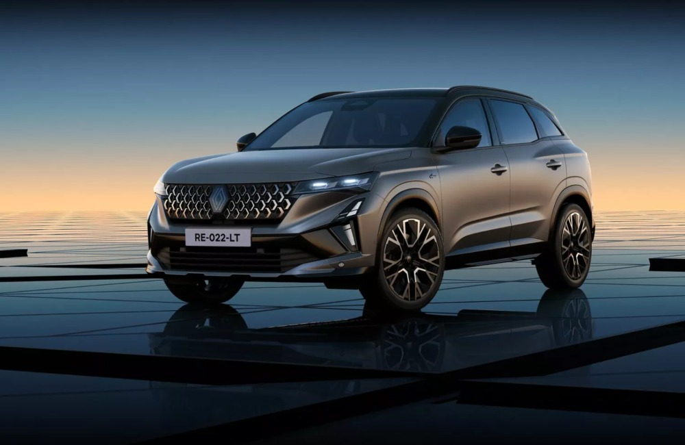 Angled front photo of a new Renault Austral, highlighting the bold and unique front design with the grille and LED lighting.