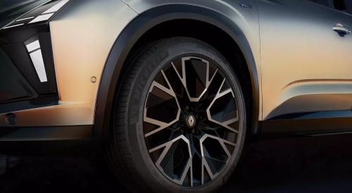 Close up shot of an alloy wheel branding the Renault logo.