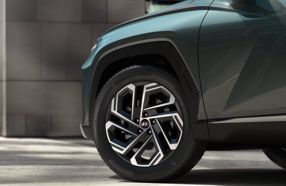 Close up alloy wheel of a new TUCSON with Hyundai branding.