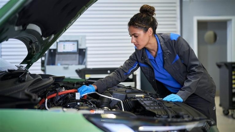 Ford Offers - Servicing a Green Car