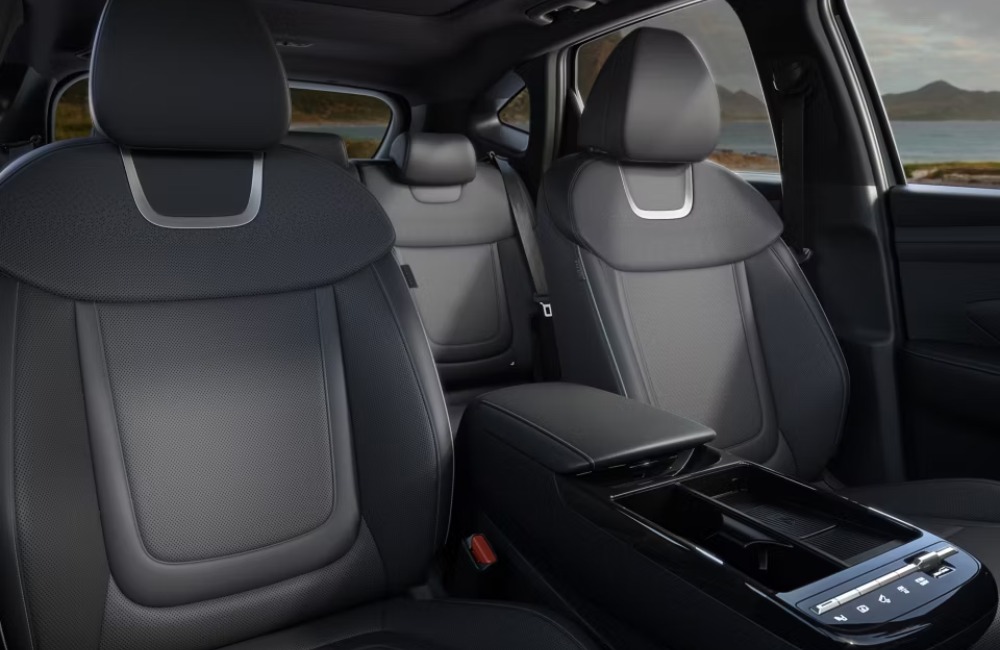 Interior shot of the new Hyundai TUCSON Hybrid, showing the centre console and comfortable front seating.