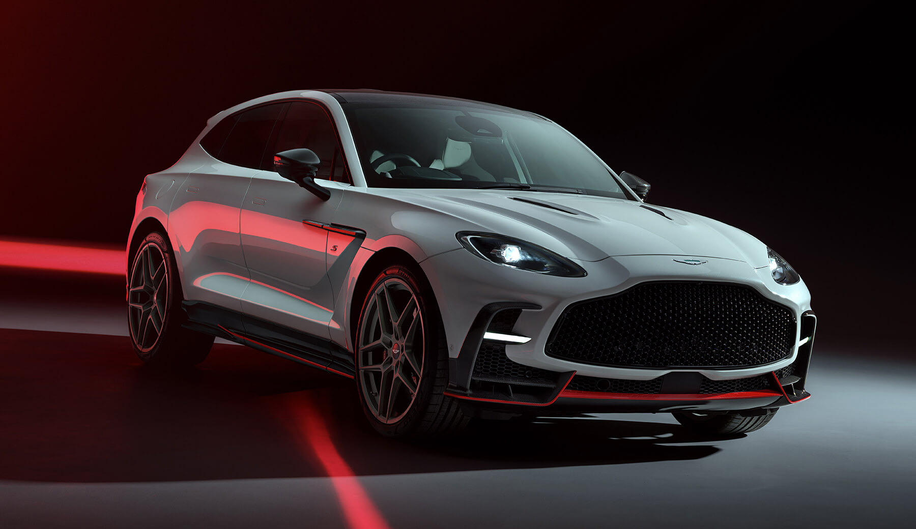 Aston Martin DBX S