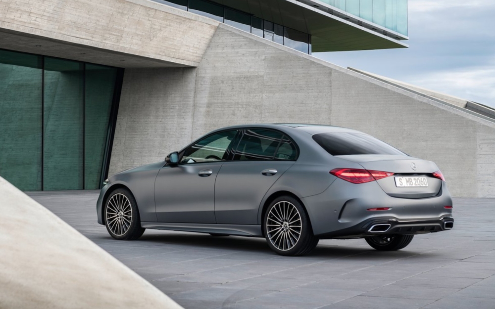 Used Mercedes-Benz C-Class Saloon in High-Tech Silver Metallic, rear view.