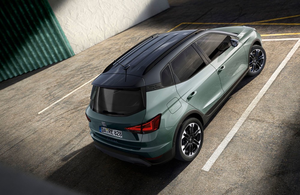 Rear angled shot of a new SEAT Arona, showing off the rear and roof design.
