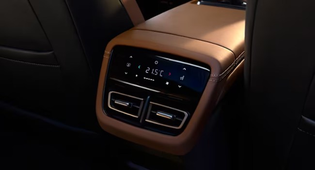 Rear Passenger Climate Control Unit in Mazda 6e