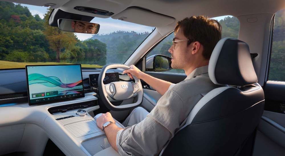 A person driving a Geely EX5; Used car Geely EX5 technology