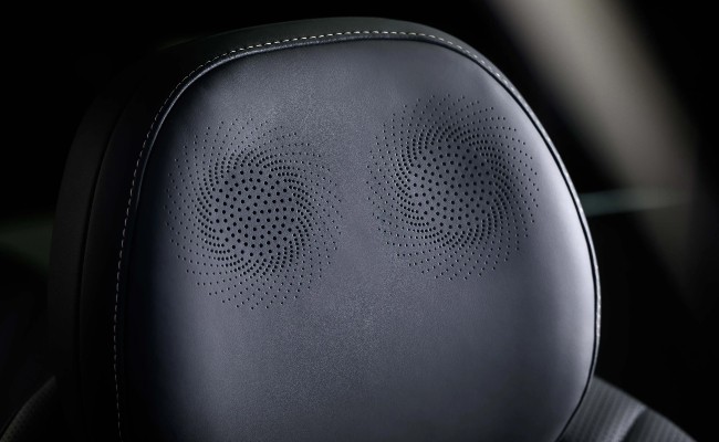 12-speaker system including head rest speakers in JAECOO 8