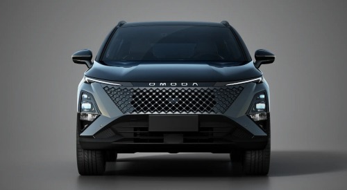 Front-shot of the OMODA 5 SHS-H, focusing on the daytime running lights, unique front grille, and SUV silhouette.