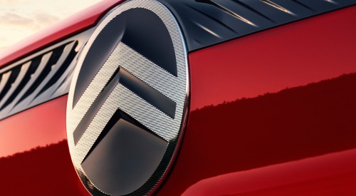 Close up shot of the modern Citroen logo on a used Dispatch van.