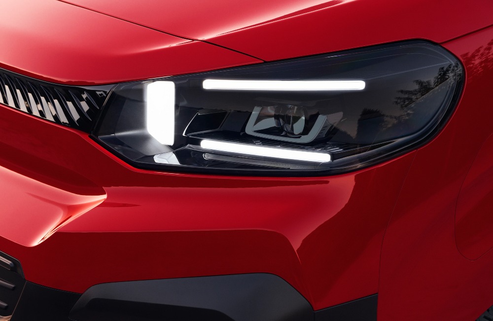 Close up shot of the headlights of a used Citroen Dispatch van.