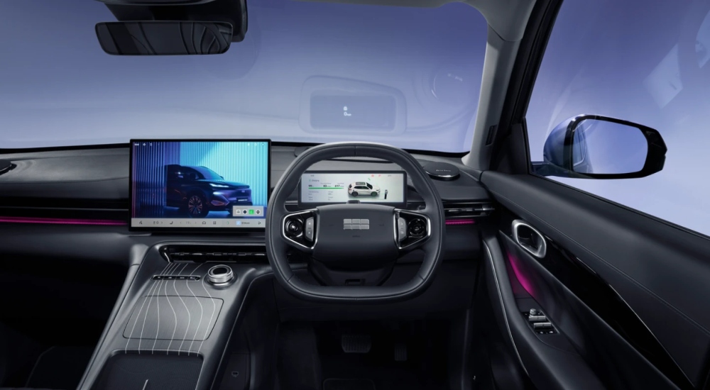 The cabin of the Geely Starray EM-i showing the central screen; Used Geely Starray EM-i technology