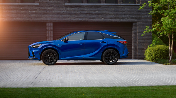 Side view of the new Lexus RX 500h