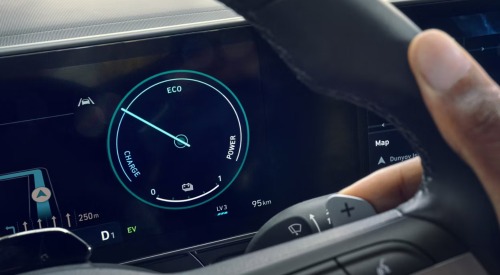 Close up shot of the digital divers display of a new Hyundai KONA, highlighting the three drive modes available.