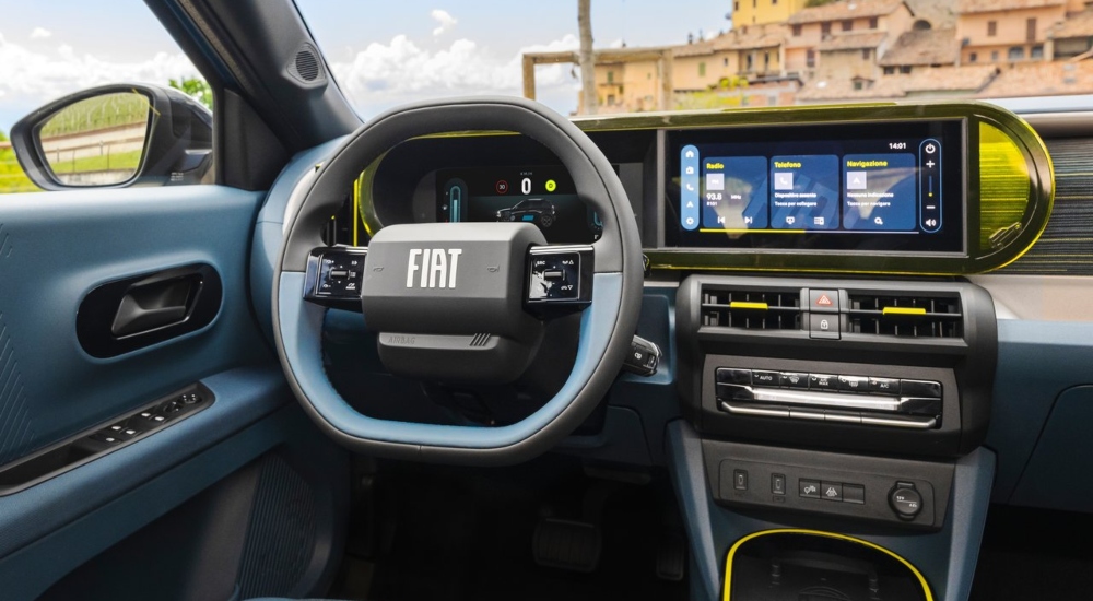 The driver cockpit and driver display in the Fiat Panda Granda Hybrid; New Fiat Grande Panda Hybrid Technology