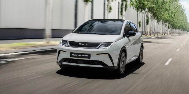 new BYD Dolphin from the front