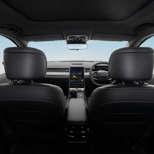The interior cabin of a LEPAS L8; New LEPAS L8 AI-voice control