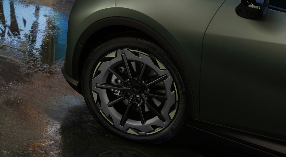 19-inch REBEL machines alloy wheels with sulphur accents and dark aluminium inserts; New CUPRA Raval finance
