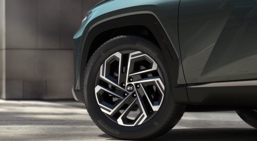 Close up alloy wheel of a new TUCSON with Hyundai branding.