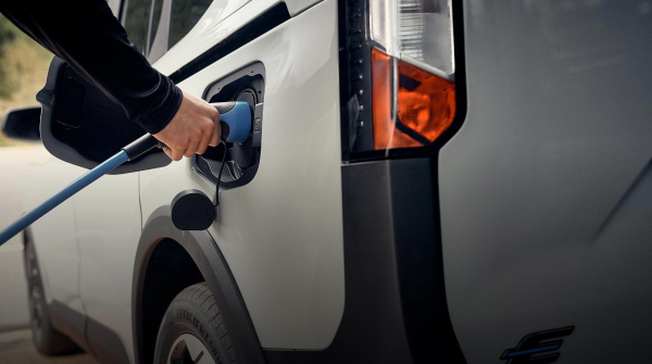 New Ford E-Tourneo Courier Charging