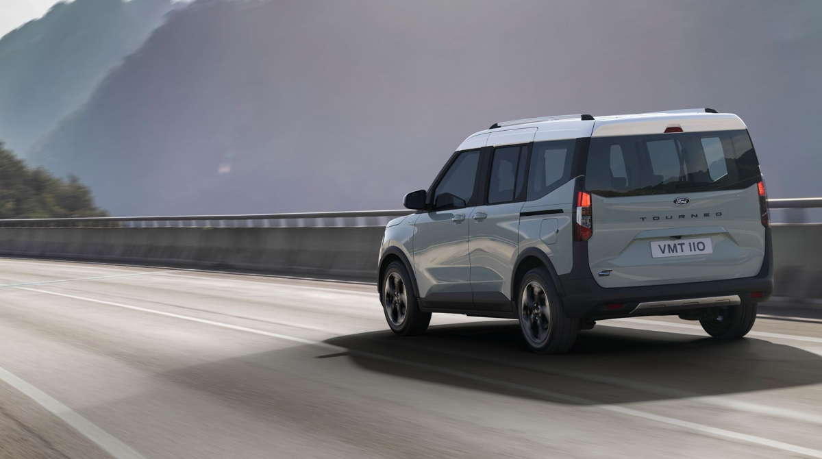 New Ford E-Tourneo Courier Boot Space