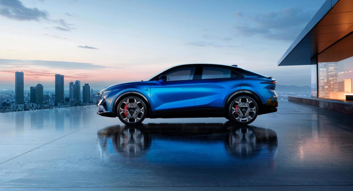 Alpine A390