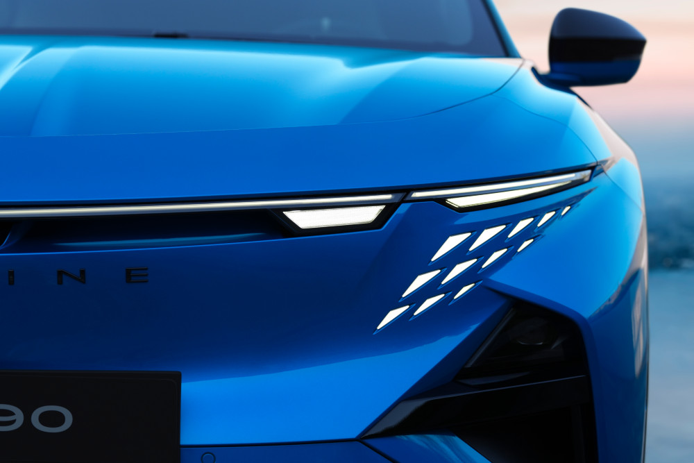 Alpine A390 front