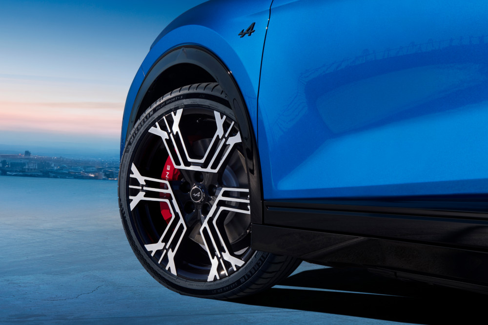 Alpine A390 wheel