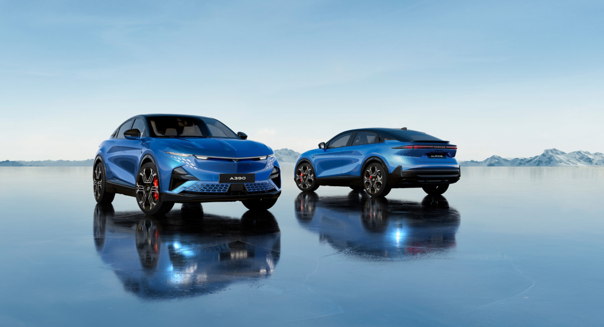 Alpine A390