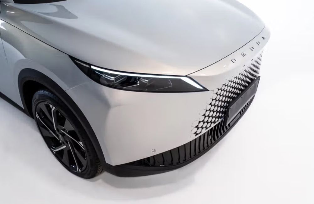 Close up shot of a white OMODA 7