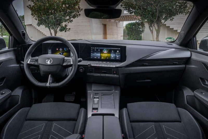 Vauxhall Astra Plug-in Hybrid interior technology