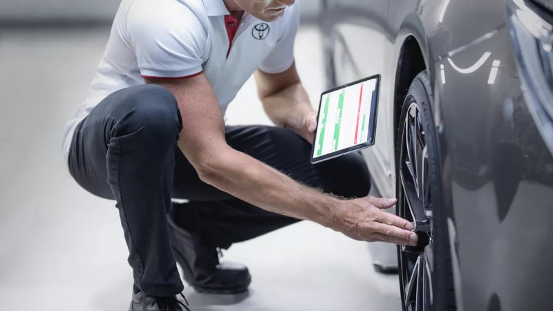 Toyota Service tyre check