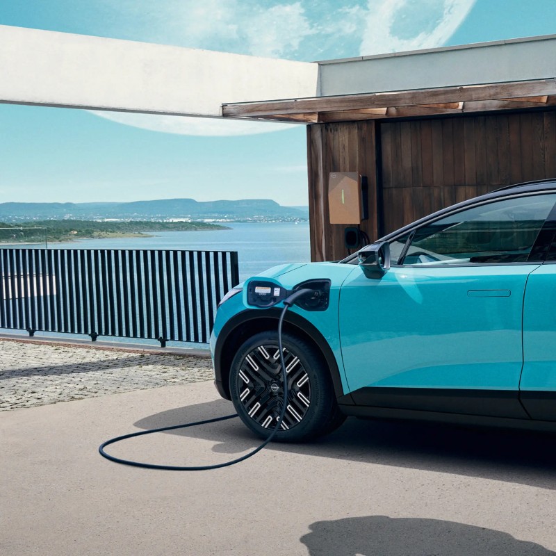 Nissan LEAF on charge