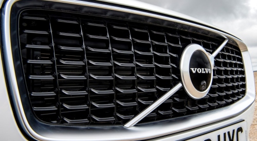 Front grille of a Volvo XC90 dispaying to logo; Used Volvo XC90 finance deals