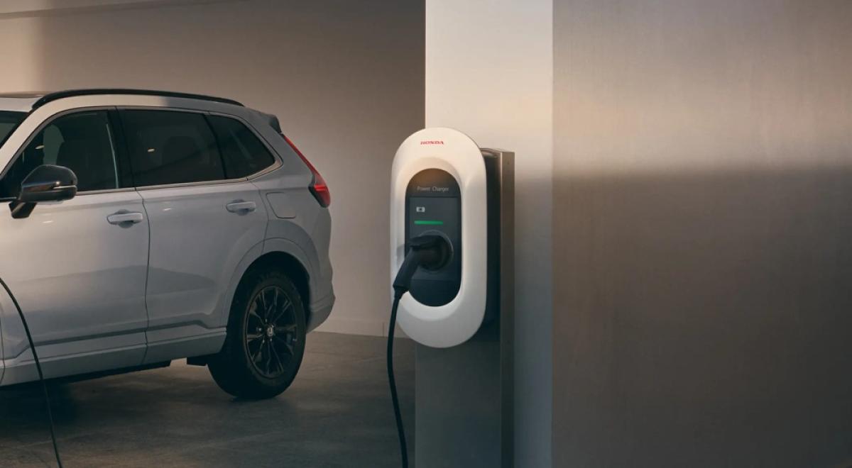 Honda CR-V on charge