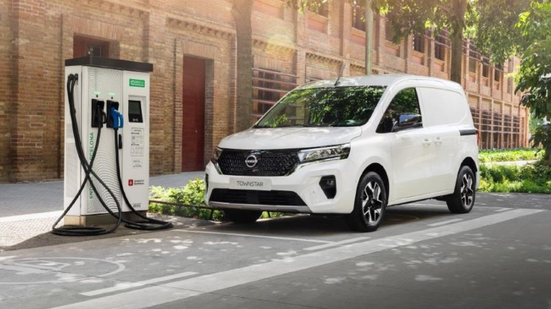 Nissan Townstar EV being charged