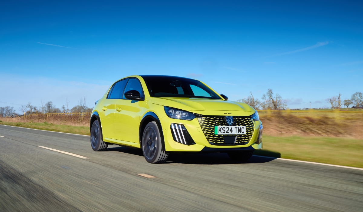 Peugeot E-208 in Agueda Yellow