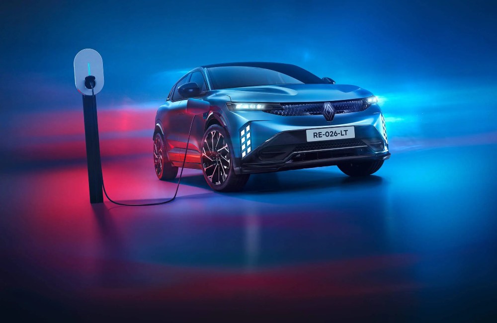 Front shot of a Renault 5 Megane E-Tech Electric charging.