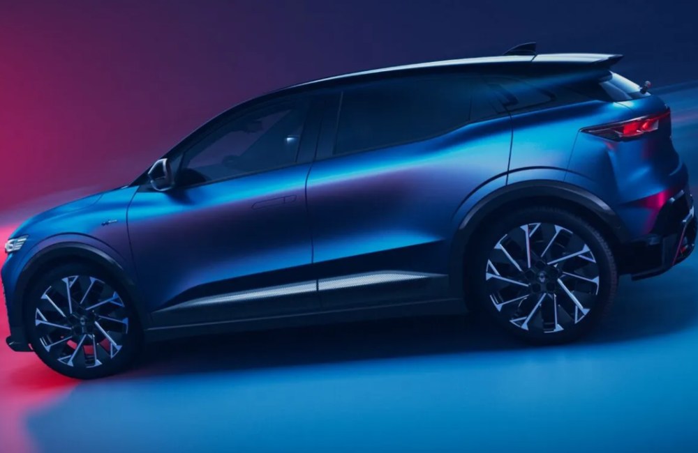 Side profile of the new Renault Megane E-Tech Electric.