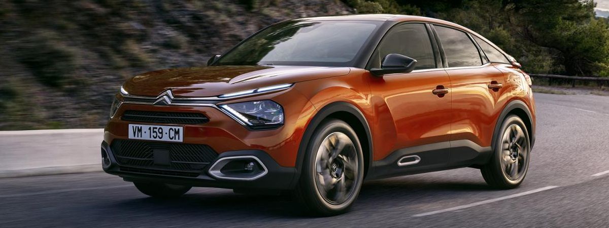 Citoren-C4-EV-Orange-mountain-road