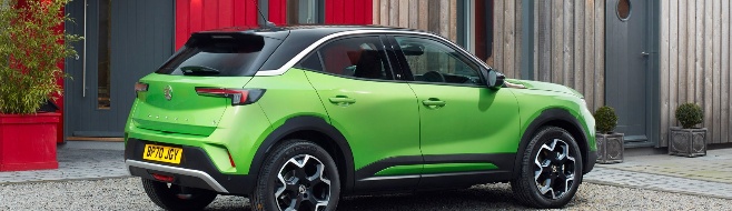 vauxhall-mokka-e-green-driving-bi-tone-rear