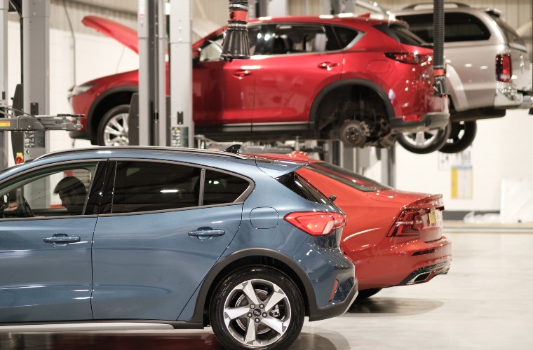 Tyre fitting at Stoneacre