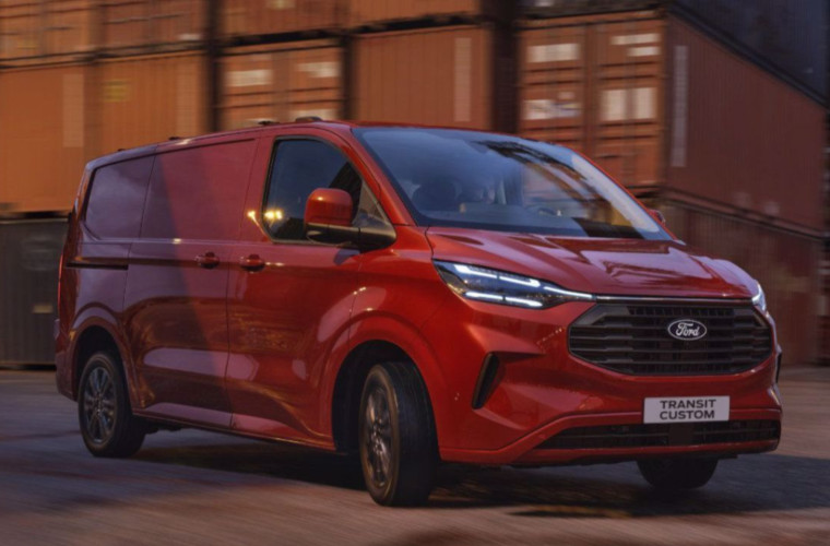 Ford Transit Custom in Red