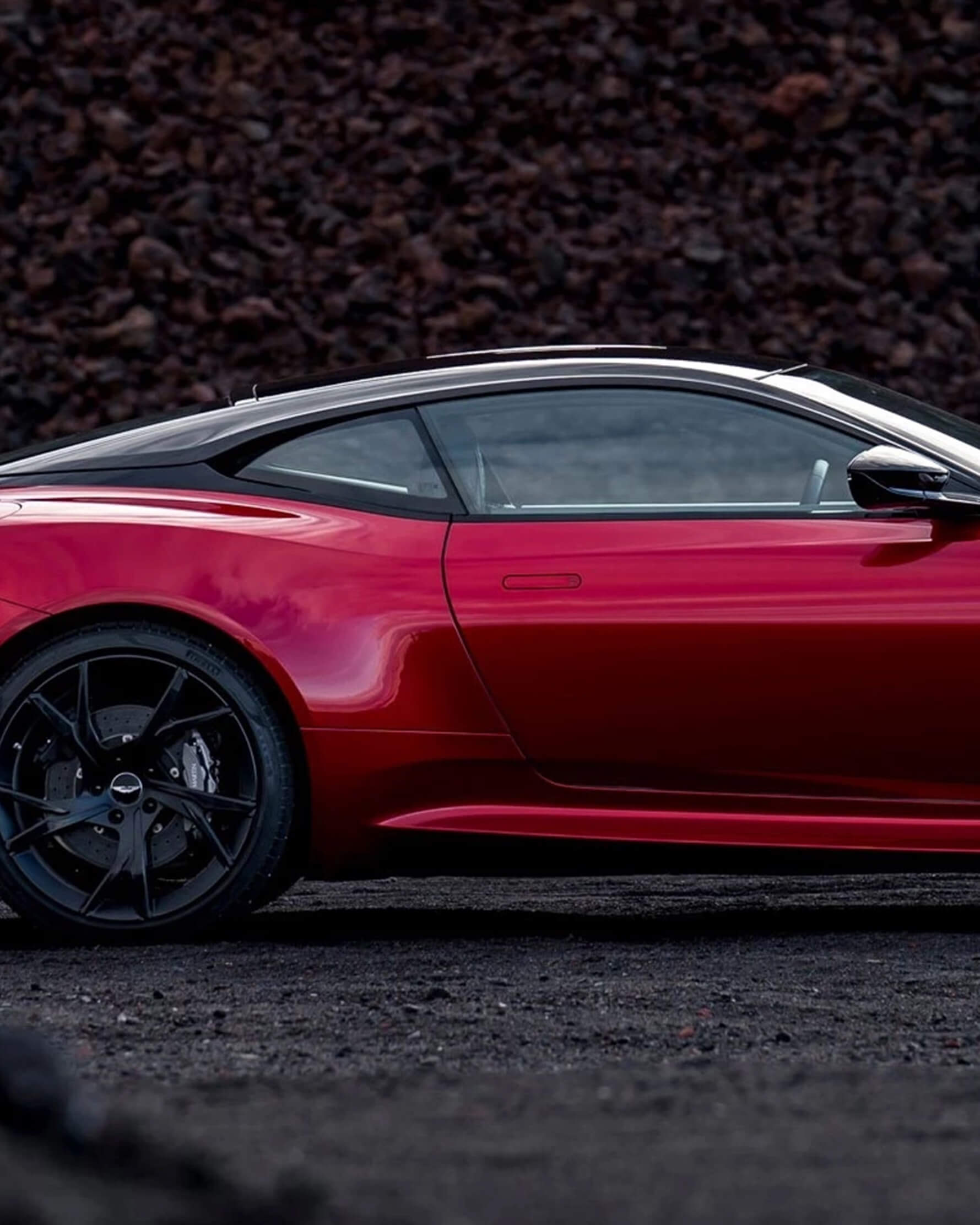 New Aston Martin DBS profile