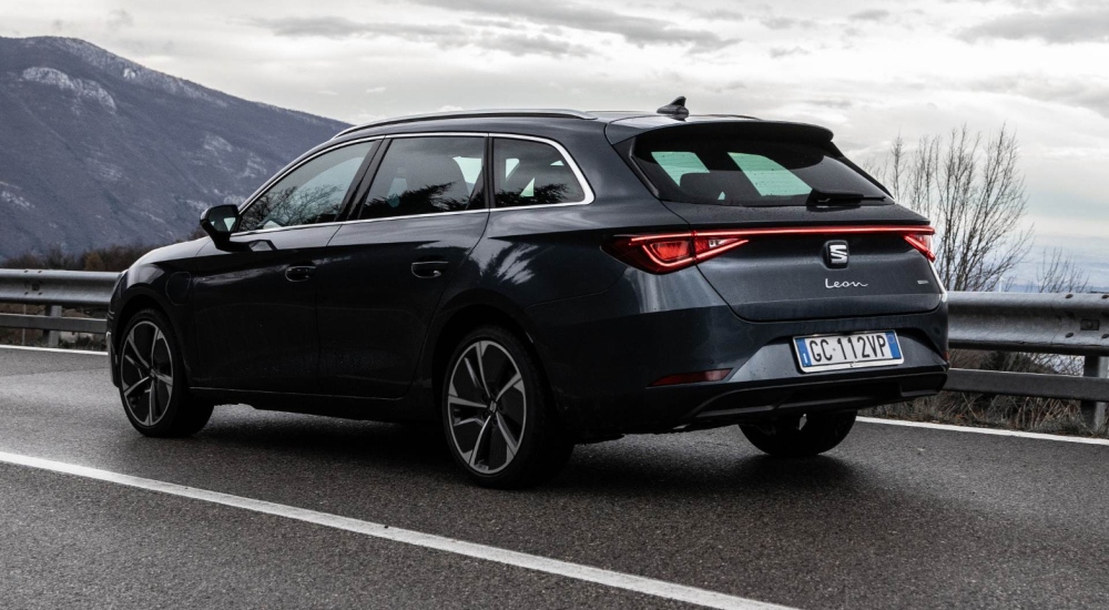 New SEAT Leon Estate e-Hybrid Cars