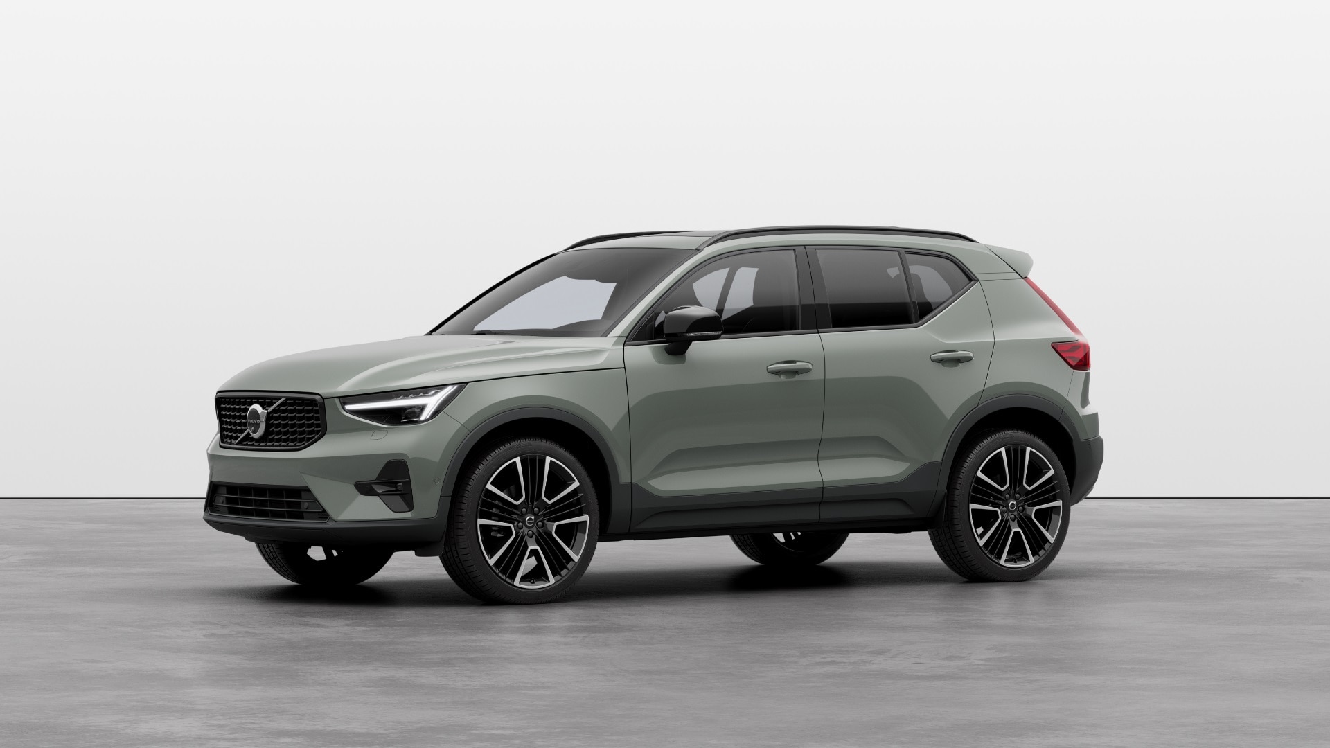 Volvo XC40 2.0 B3P Ultra Dark 5dr Auto Image 1