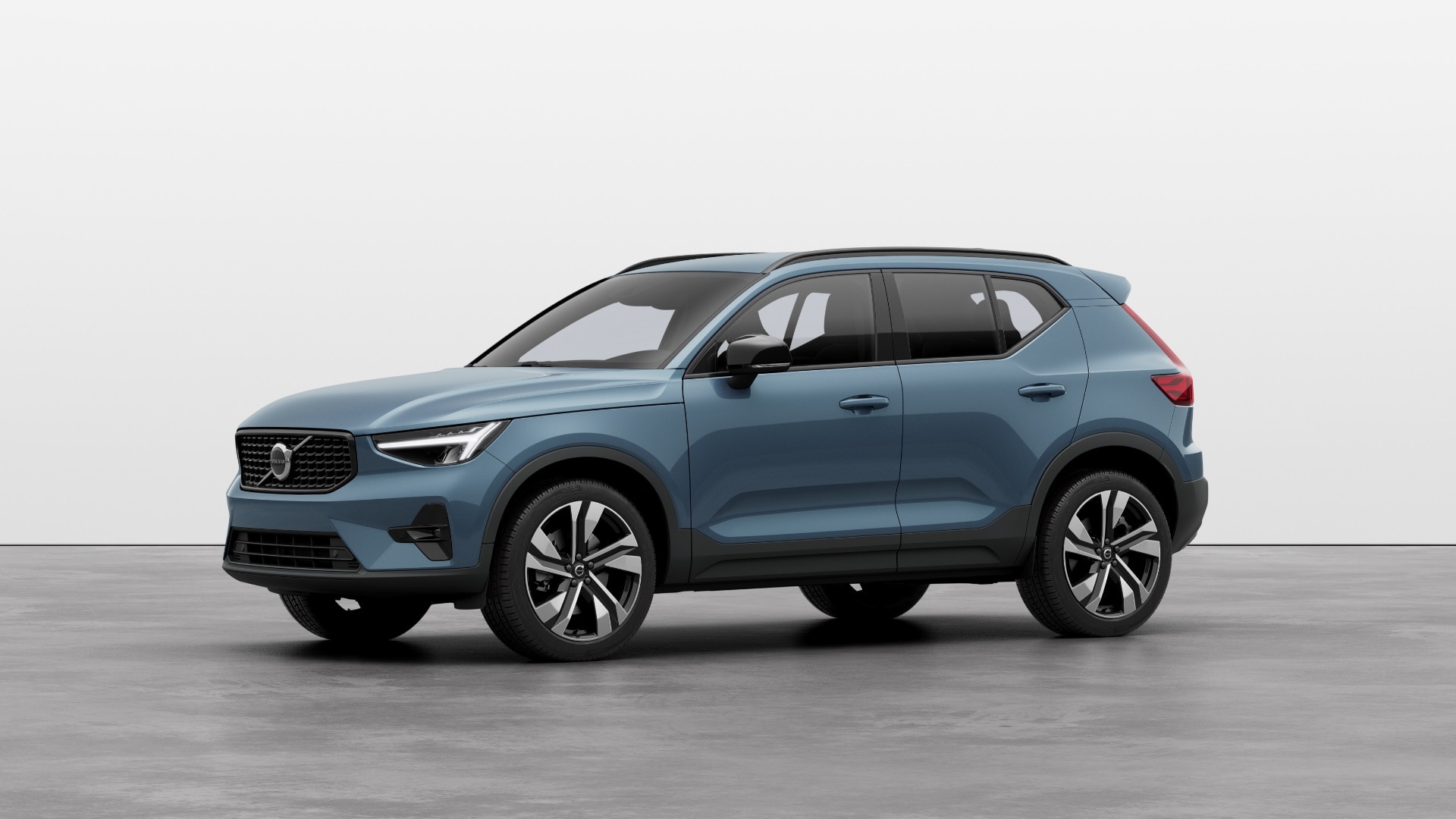 Volvo XC40 2.0 B4P Plus Dark 5dr Auto Image 1